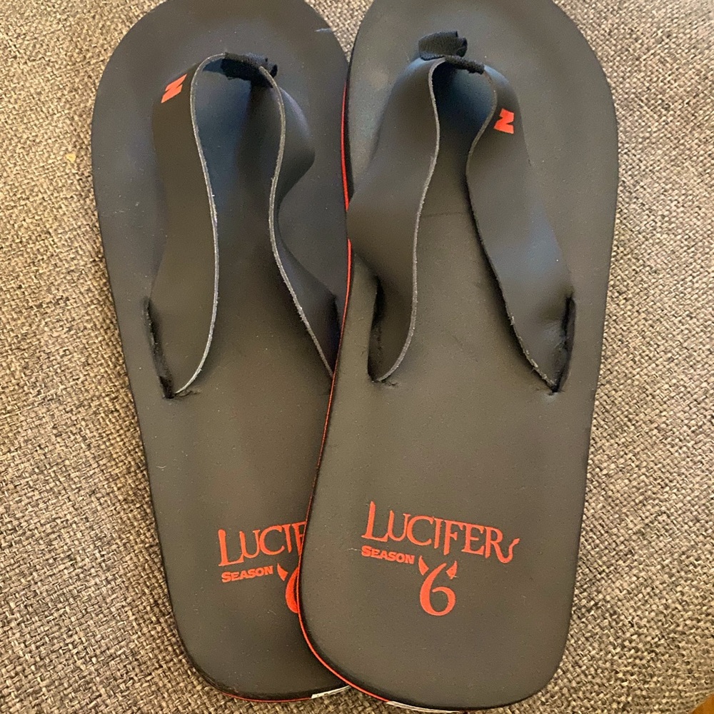 LUCIFER - Season 6 - wrap gift sandals - RARE